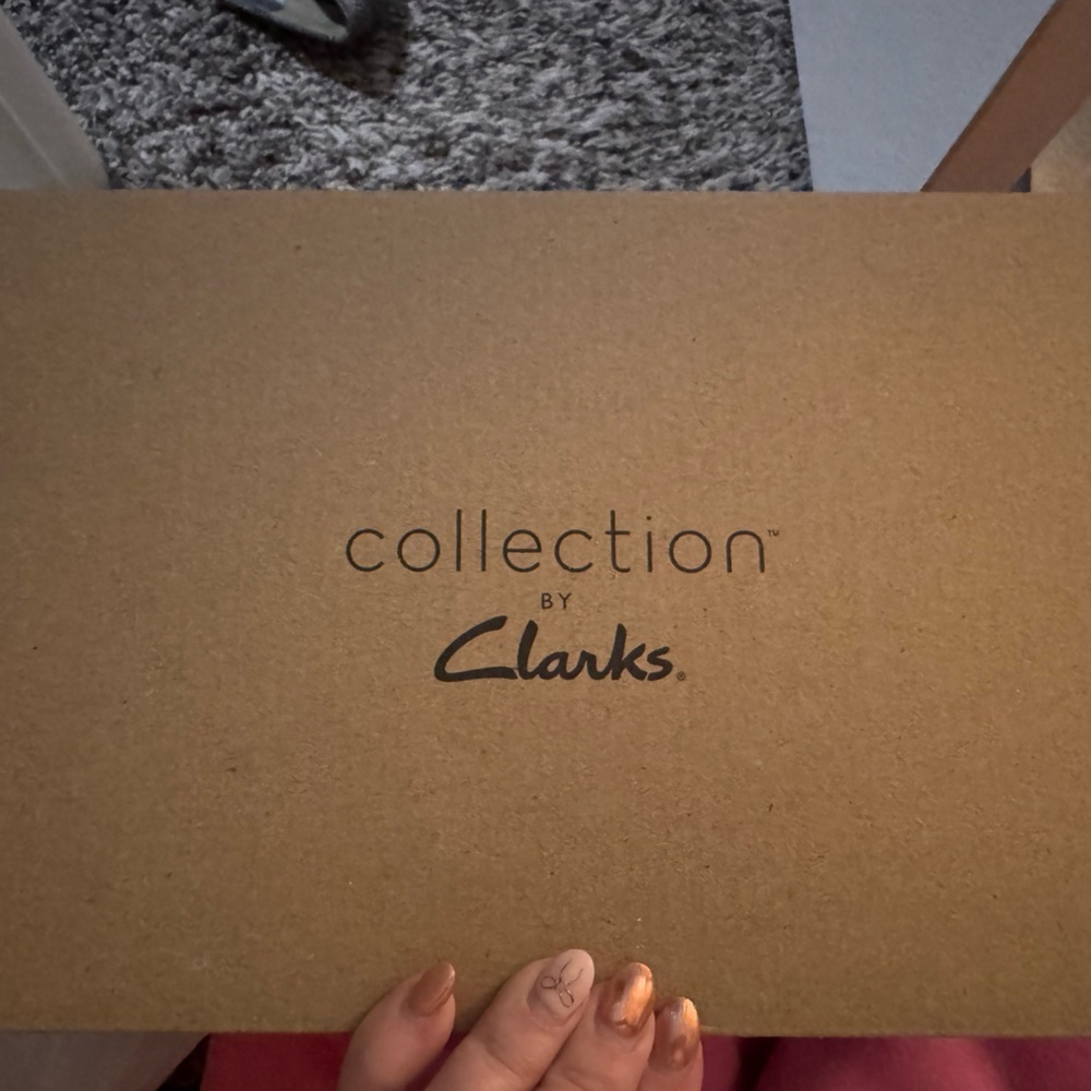 NWT Clarks Tilmont Dalia Tan Flats with Twisted Strap - Picture 12 of 12